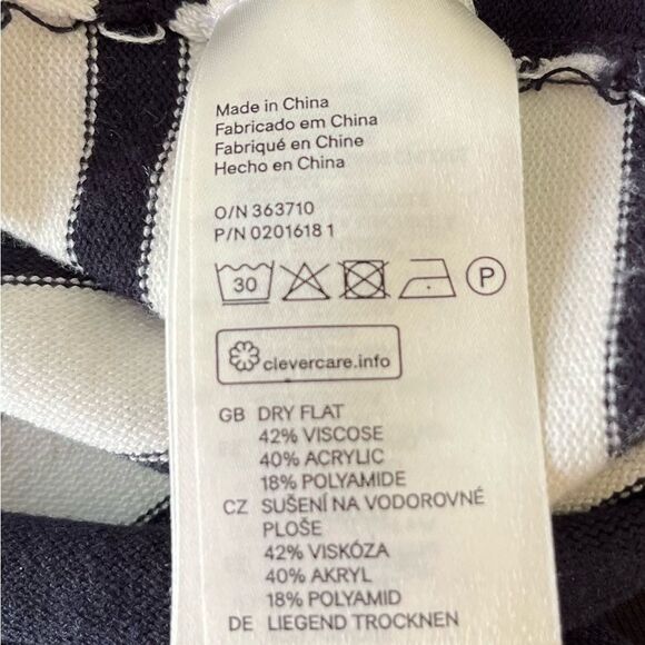 H&M black and white stripes and trim bodycon dress, very flattering, size Small - Picture 7 of 8